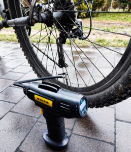 Mobilny Kompresor Samochodowy Rowerowy Sprezarka Pompka Na Akumulator-9